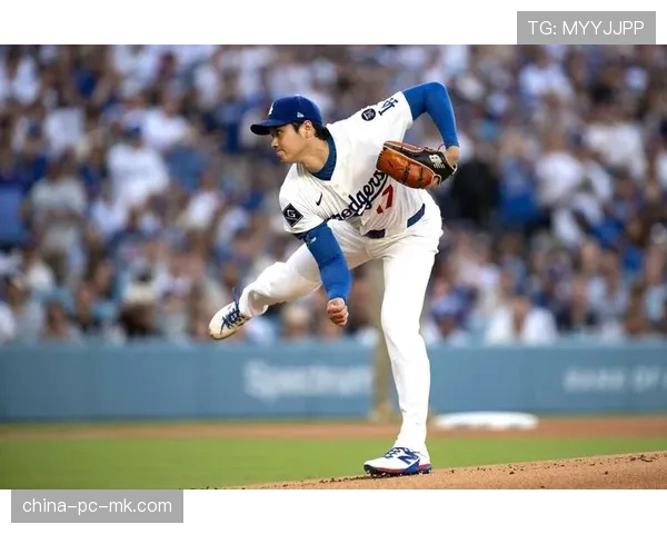 大谷翔平现身道奇春训营进行轻度投球练习,复出时间表仍未确定 大谷翔平现身道奇春训营进行轻度投球练习,复出时间表仍未确定